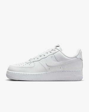 
                  
                    Nike Air Force 1 '07 EasyOn
                  
                