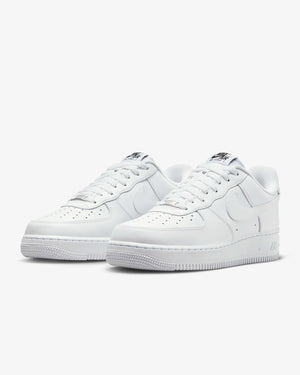 
                  
                    Nike Air Force 1 '07 EasyOn
                  
                