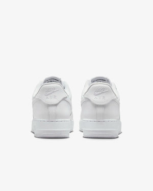 
                  
                    Nike Air Force 1 '07 EasyOn
                  
                