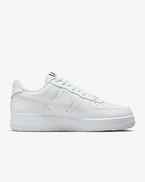 
                  
                    Nike Air Force 1 '07 EasyOn
                  
                